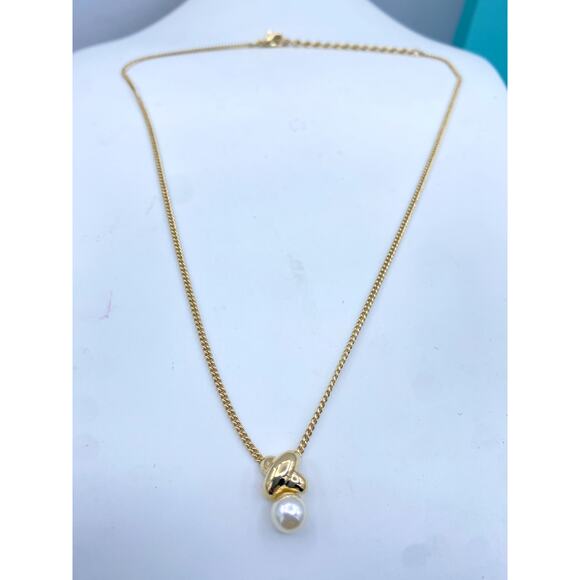 Christian Dior Gold-Tone Necklace with Pearl Pendant - 17-Inch Chain - Picture 12 of 13